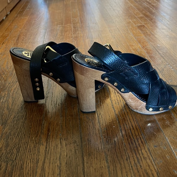 Tory Burch Sandal - Picture 3 of 5
